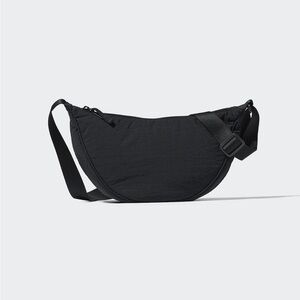 Uniqlo Round Mini Shoulder Bag in Black
